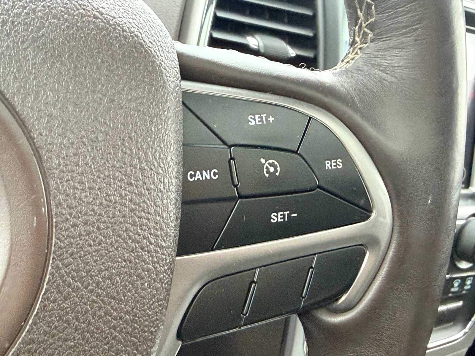 Thumbnail: 2018 Jeep Grand Cherokee - 26