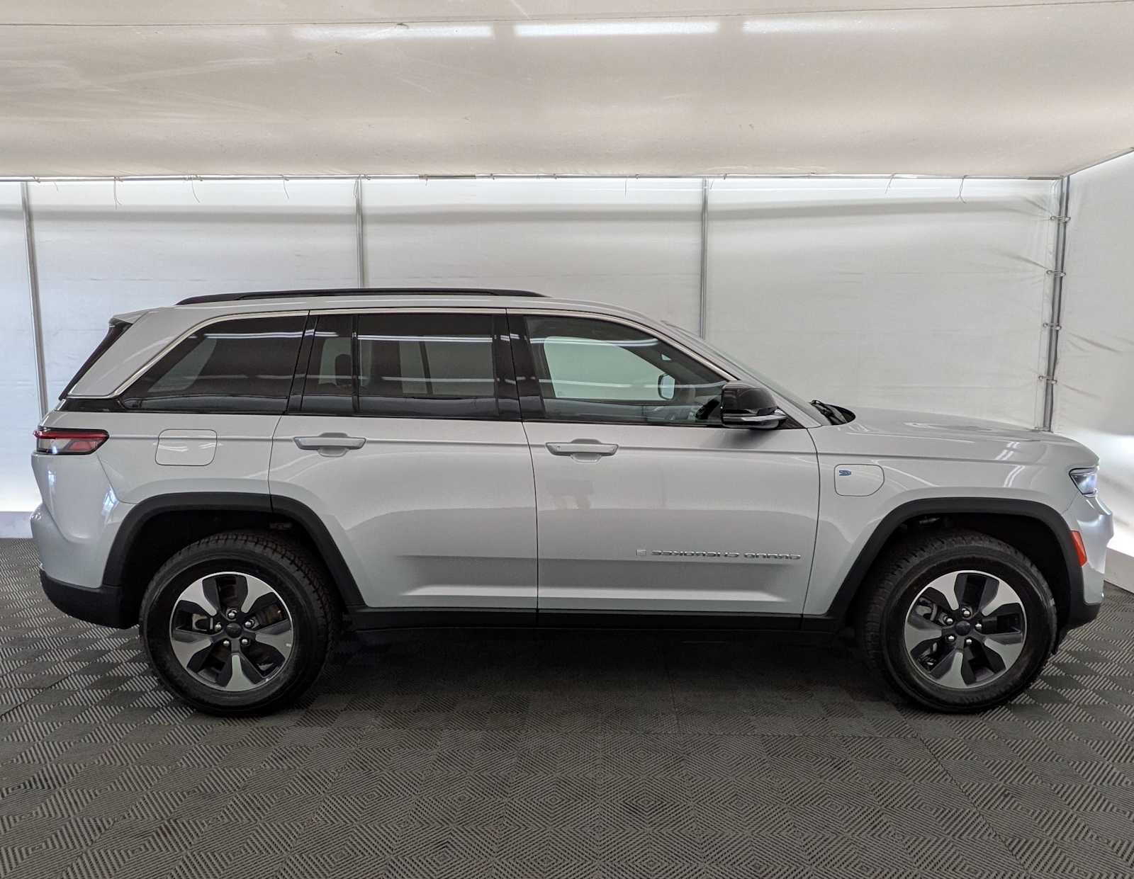 Thumbnail: 2024 Jeep Grand Cherokee - 7