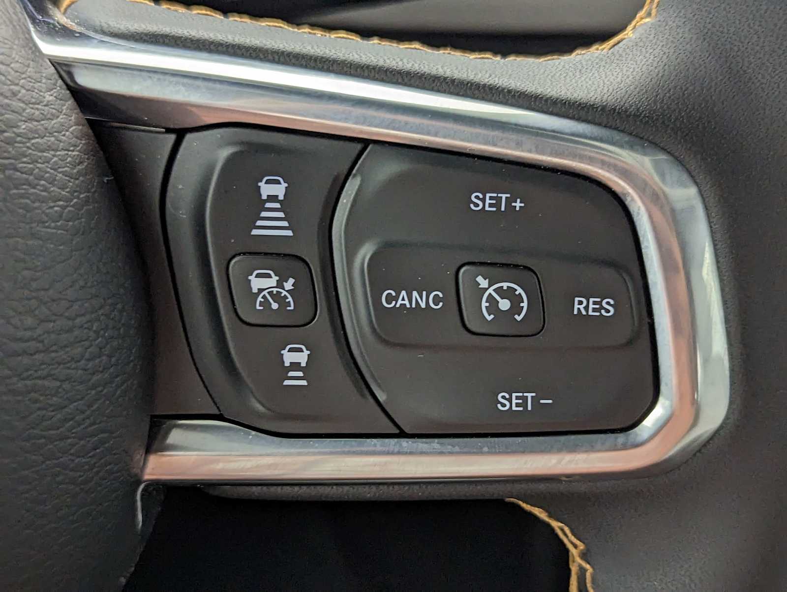 2023 Jeep Wrangler Sahara 24