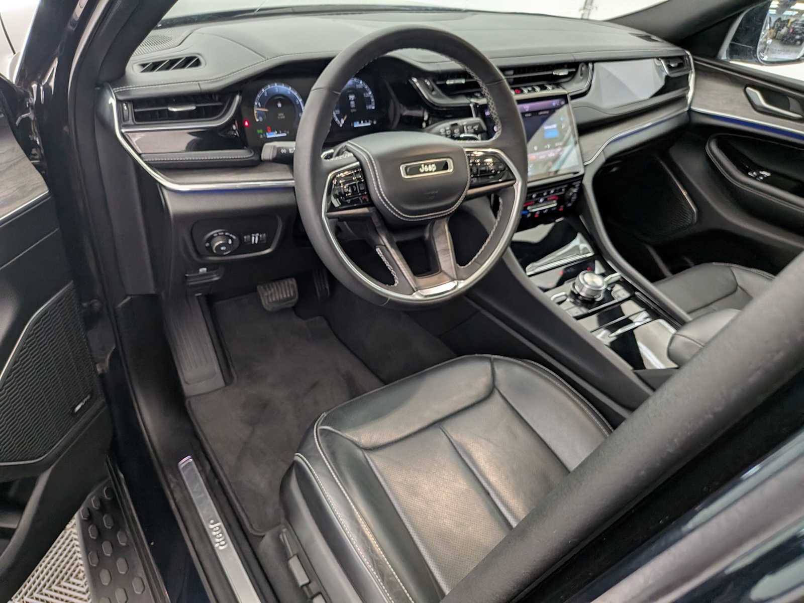 Thumbnail: 2024 Jeep Grand Cherokee L - 2