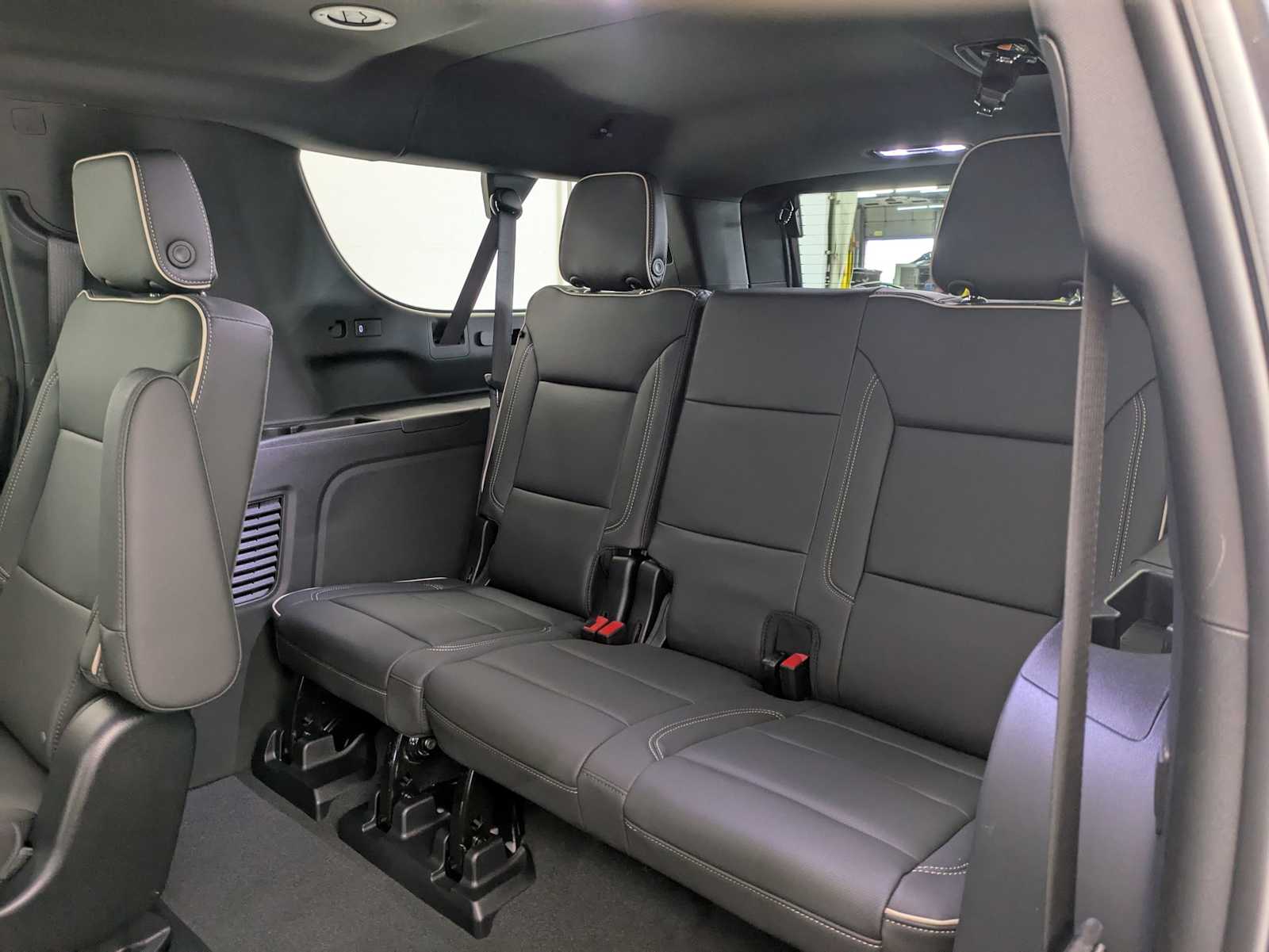 Thumbnail: 2025 Chevrolet Suburban - 21