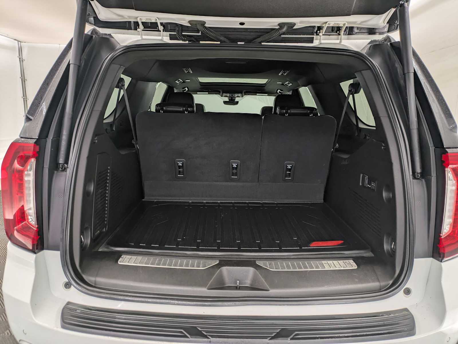 Thumbnail: 2021 GMC Yukon XL - 36