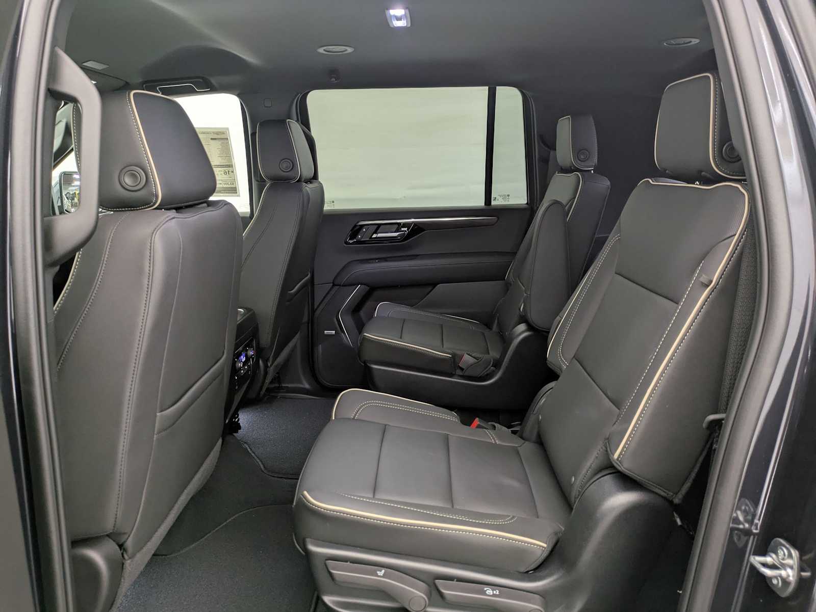 Thumbnail: 2025 Chevrolet Suburban - 20