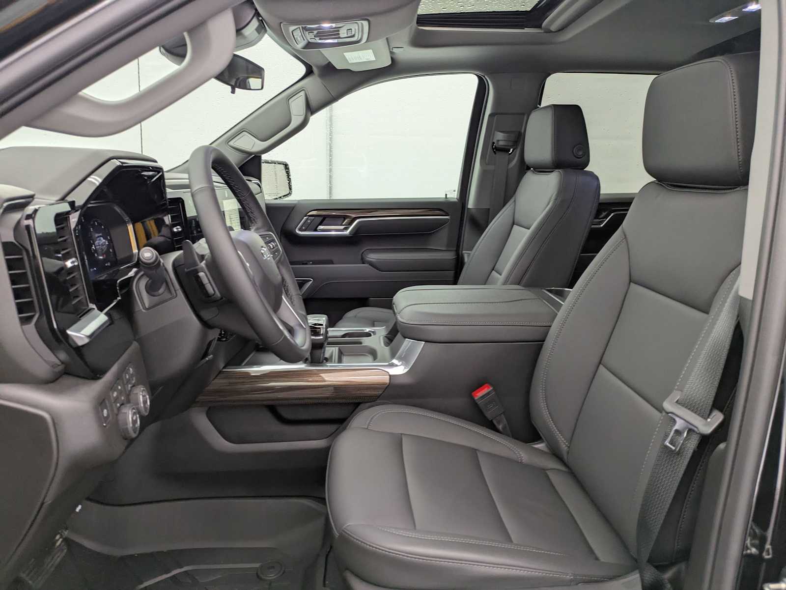 Thumbnail: 2026 Chevrolet Silverado 1500 - 18