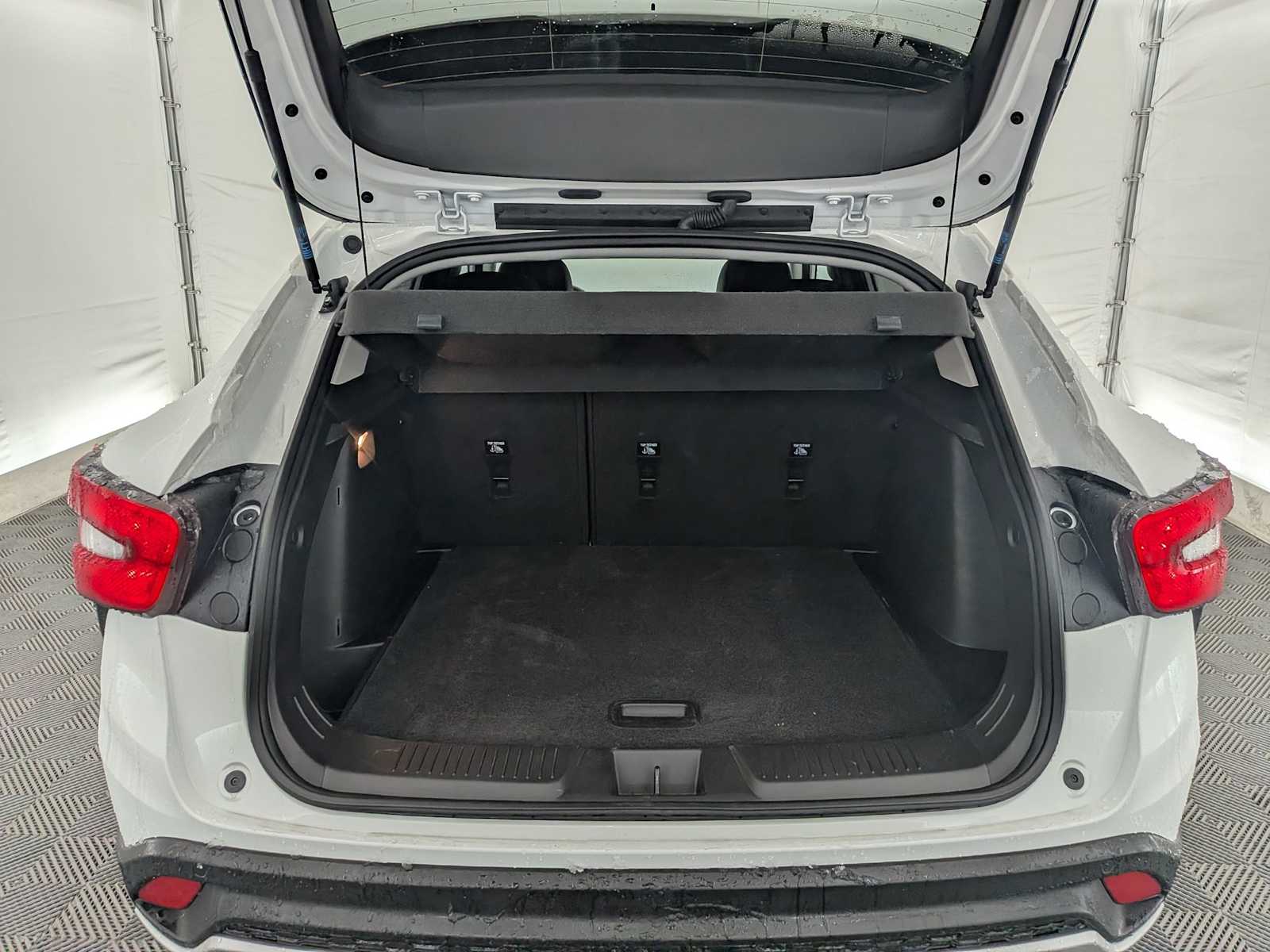 Thumbnail: 2025 Chevrolet Trax - 33