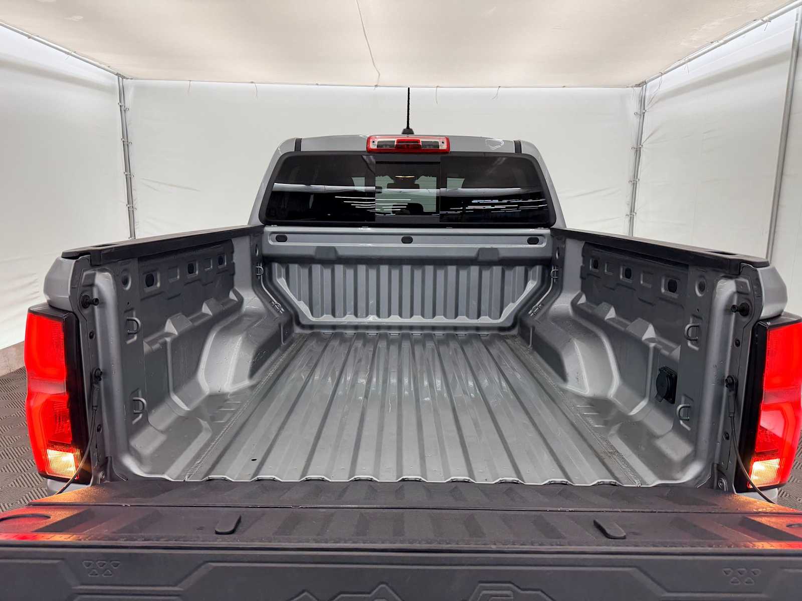 Thumbnail: 2024 Chevrolet Colorado - 32