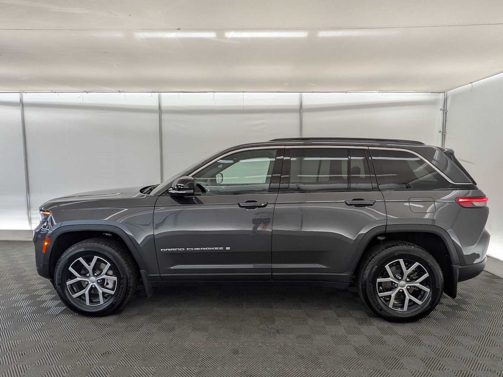 Used 2025 Jeep Grand Cherokee Limited SUV