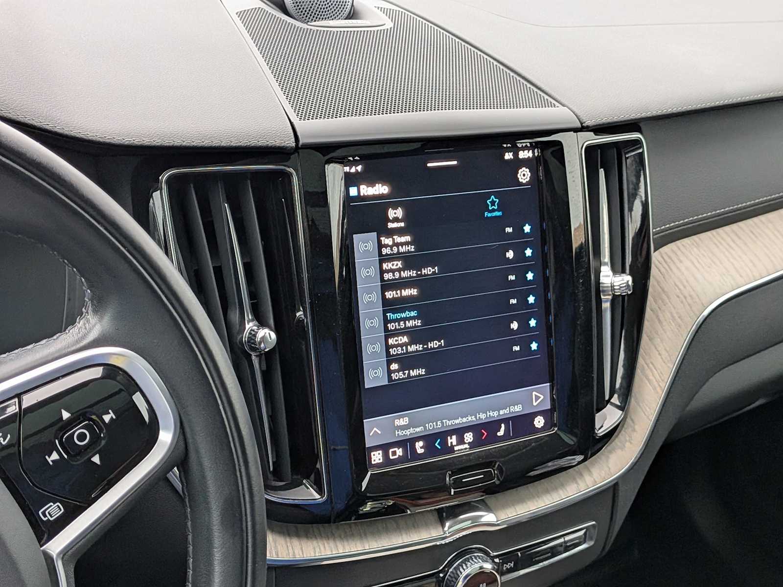 Thumbnail: 2022 Volvo XC60 - 32