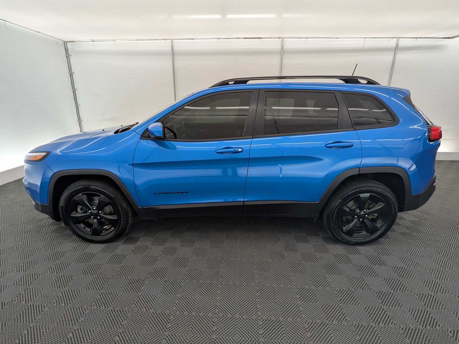 Thumbnail: 2018 Jeep Cherokee - 3