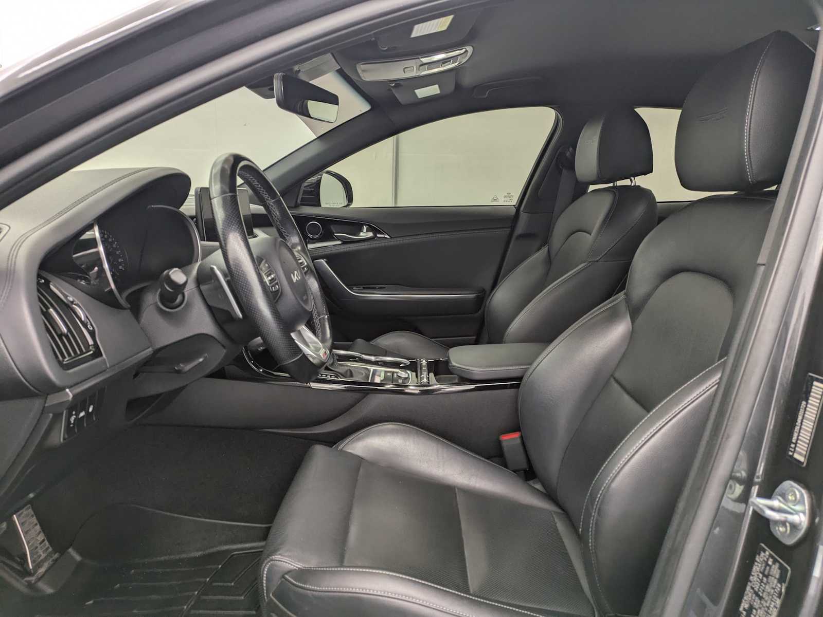 Thumbnail: 2022 Kia Stinger - 16