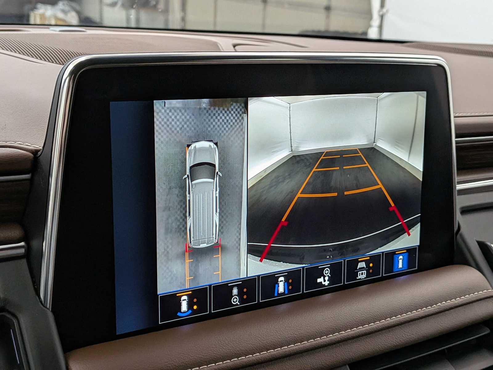 Thumbnail: 2022 Chevrolet Tahoe - 29