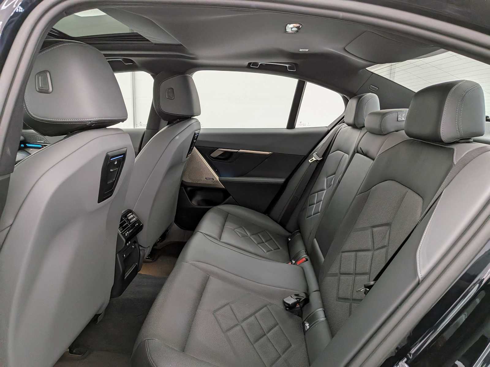 Thumbnail: 2024 BMW 5 Series - 21