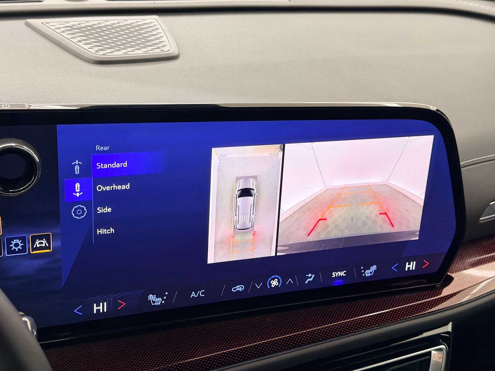 Thumbnail: 2024 Chevrolet Traverse - 28