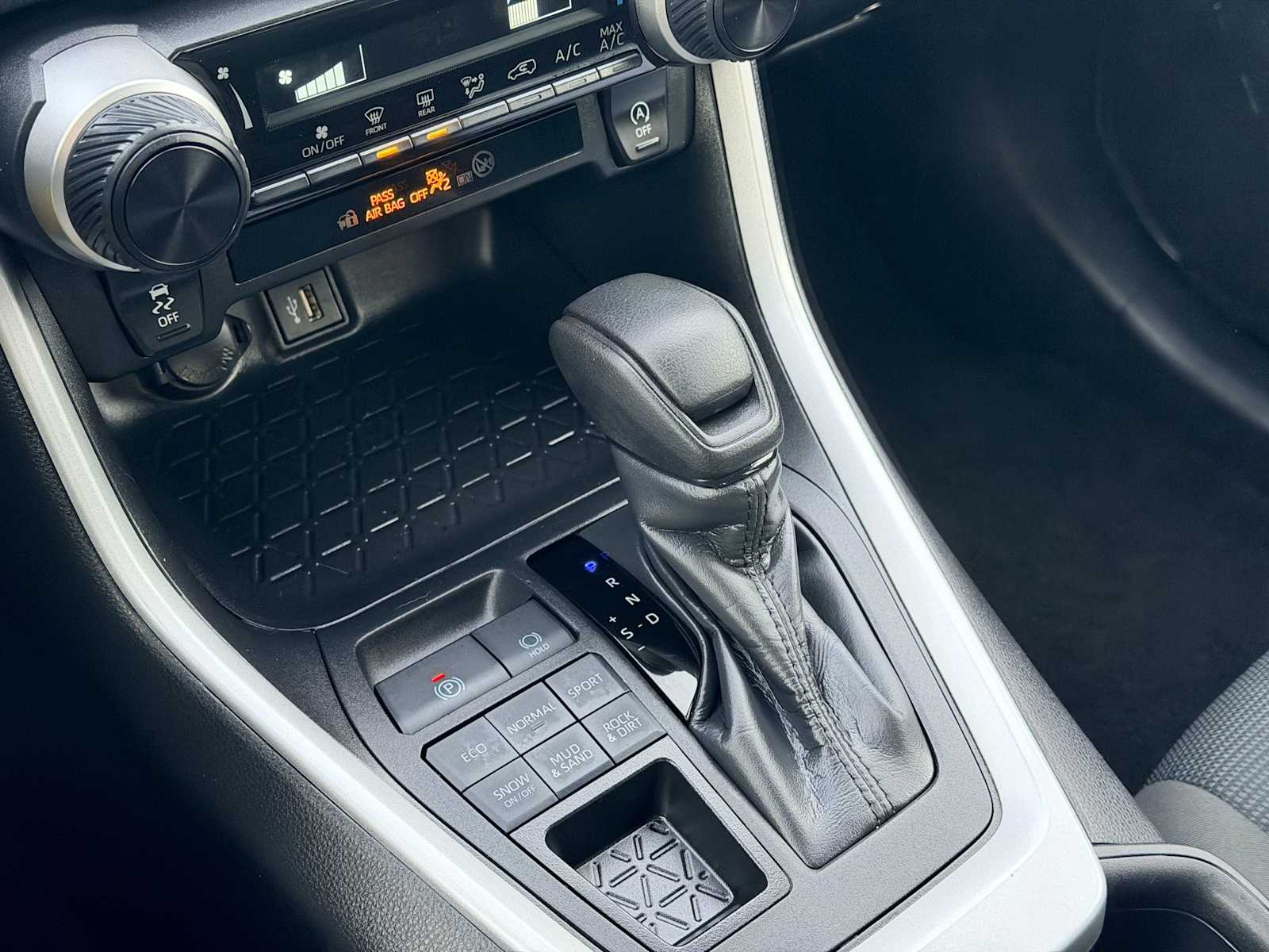 Thumbnail: 2025 Toyota RAV4 - 30