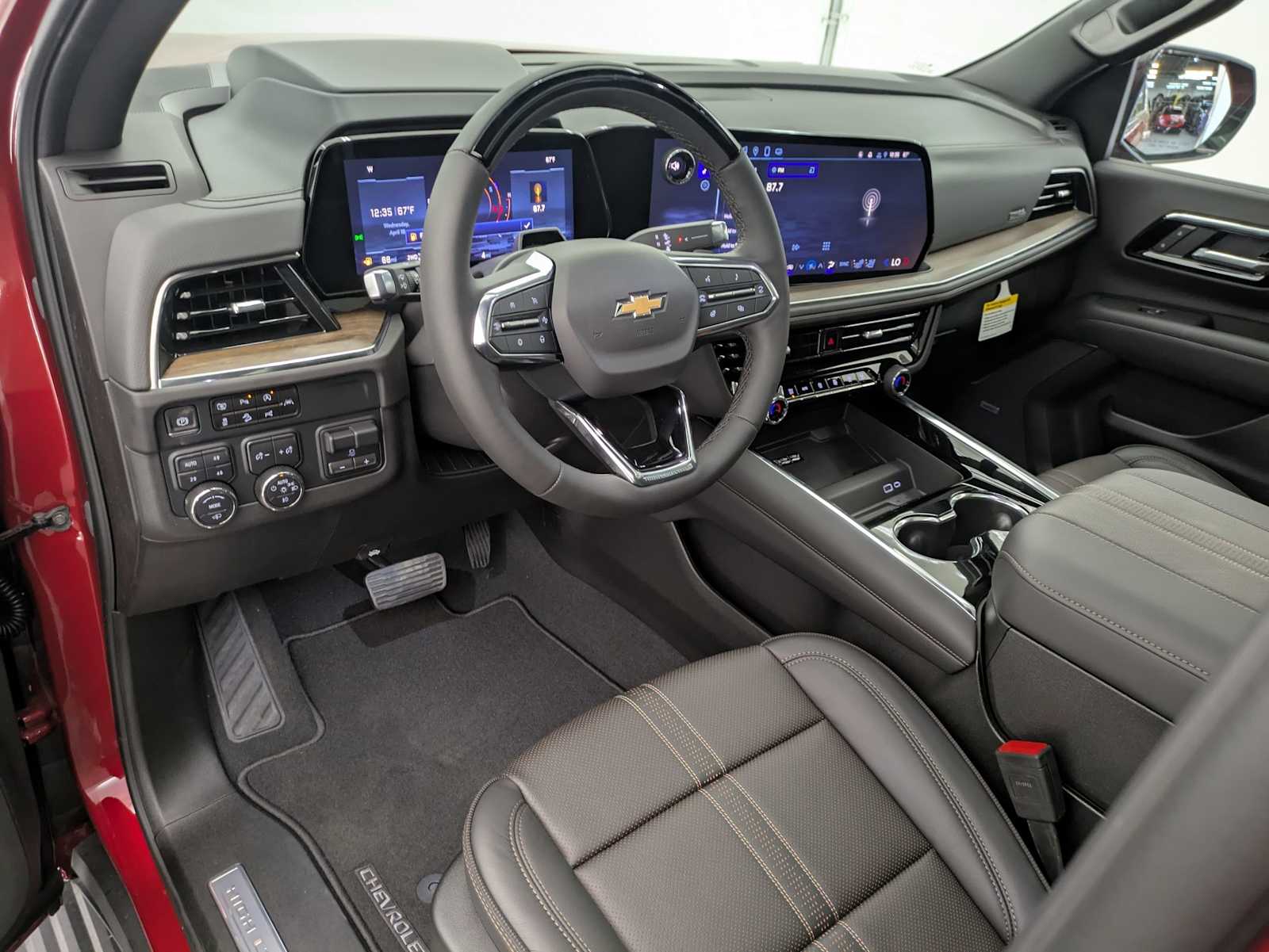 2025 Chevrolet Suburban High Country 2