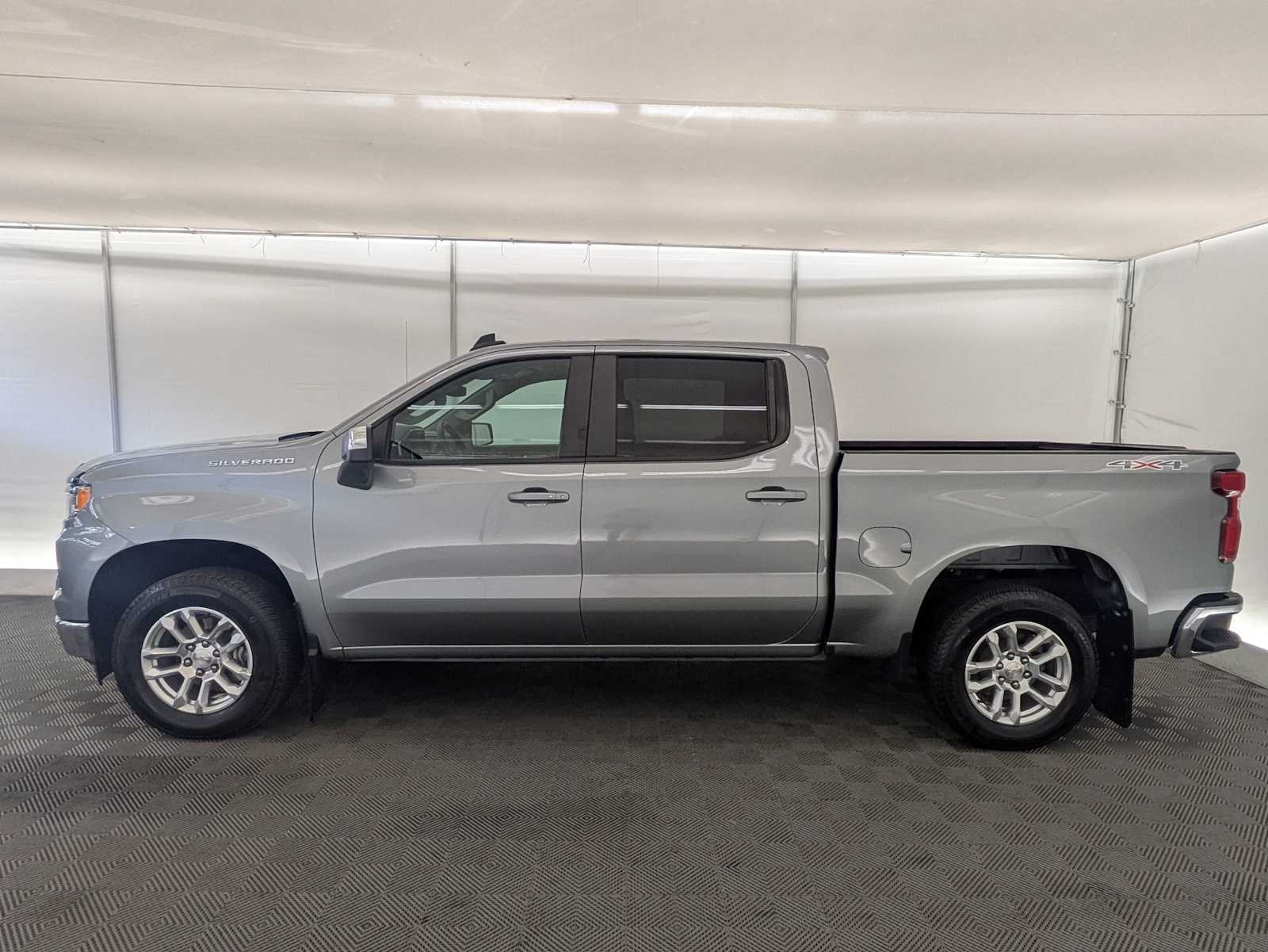 2023 Chevrolet Silverado 1500 LT photo 3