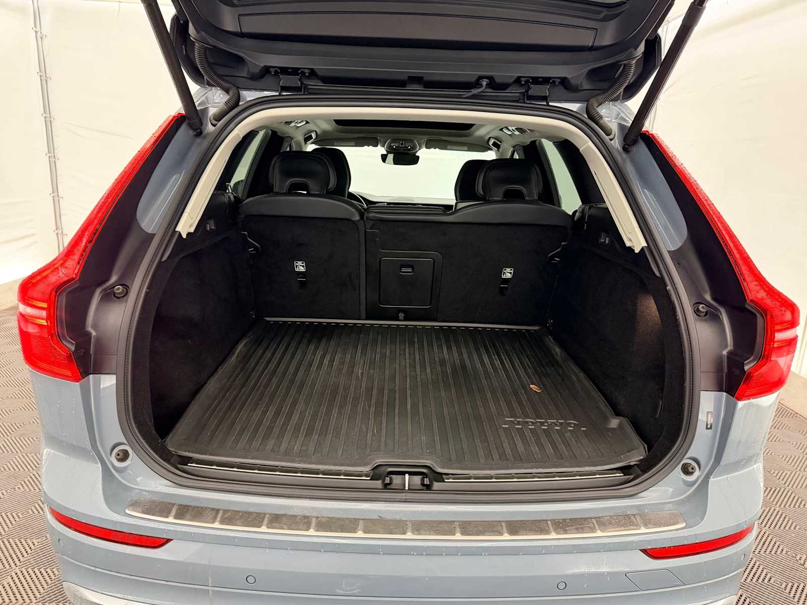 Thumbnail: 2022 Volvo XC60 - 35