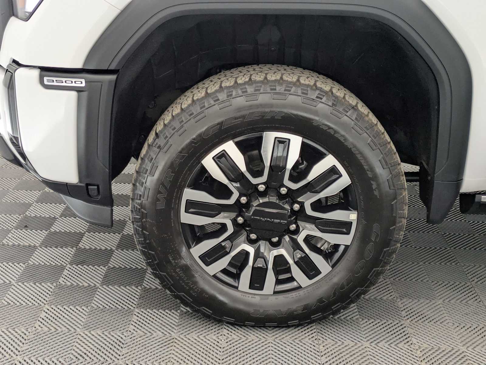 Thumbnail: 2025 GMC Sierra 3500 - 15