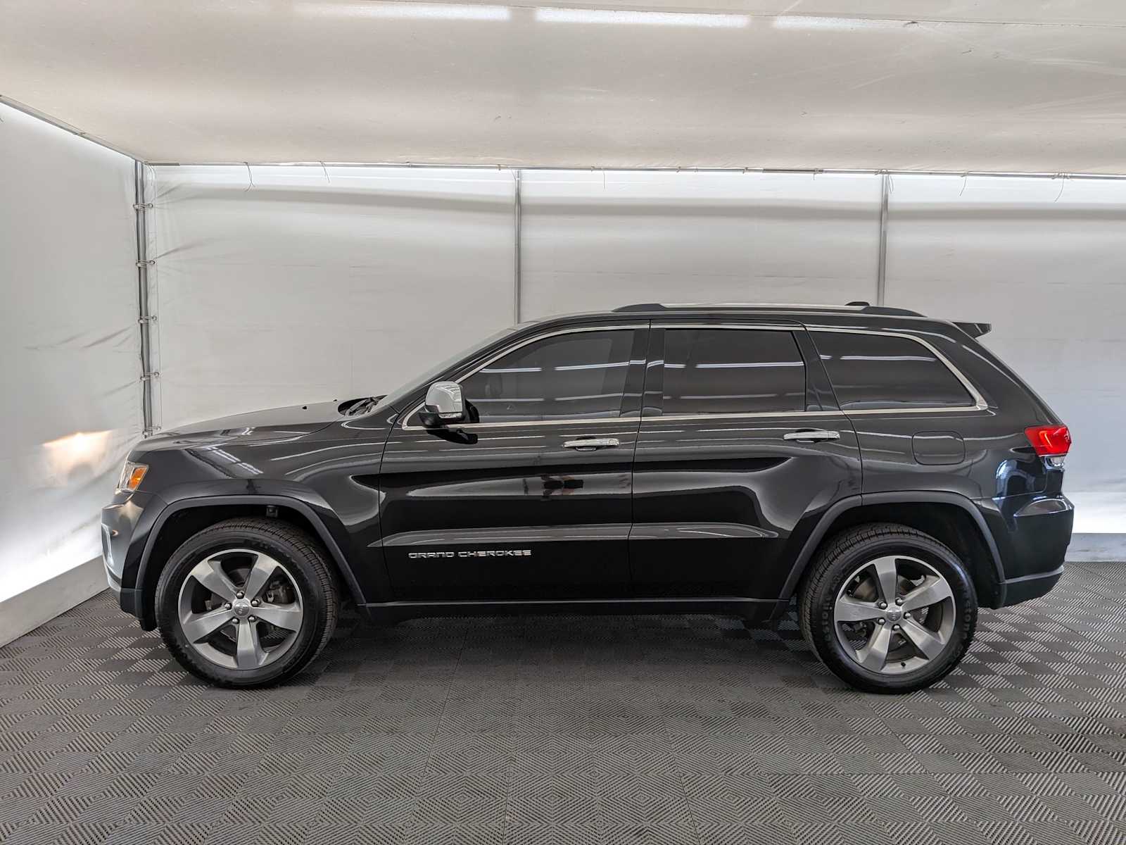 Thumbnail: 2016 Jeep Grand Cherokee - 3