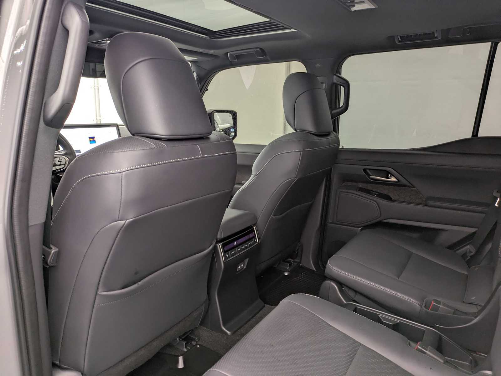 Thumbnail: 2024 Lexus GX - 18