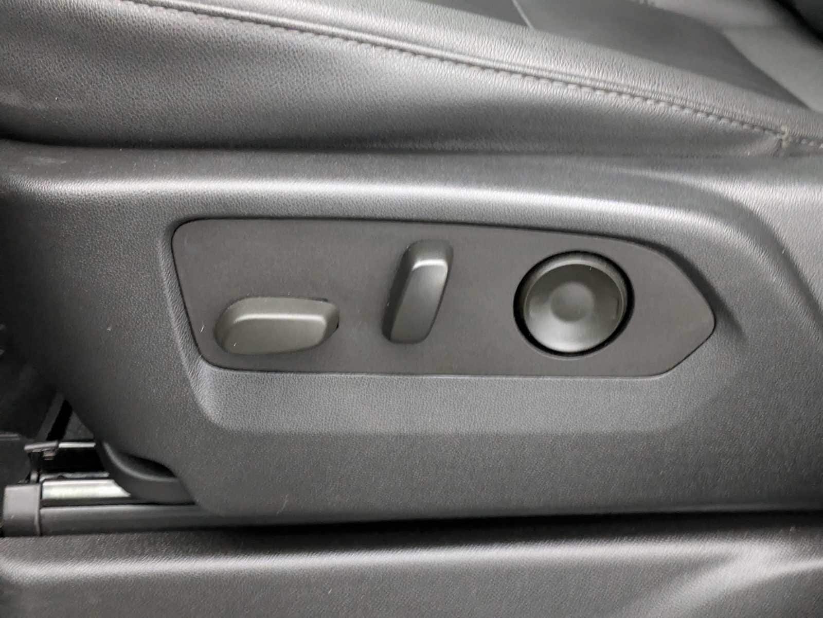 Thumbnail: 2022 Chevrolet Tahoe - 17