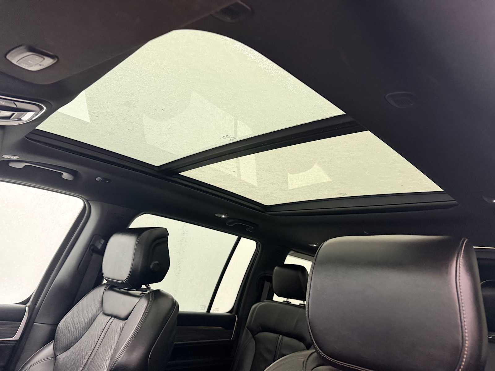 Thumbnail: 2023 Jeep Wagoneer - 19