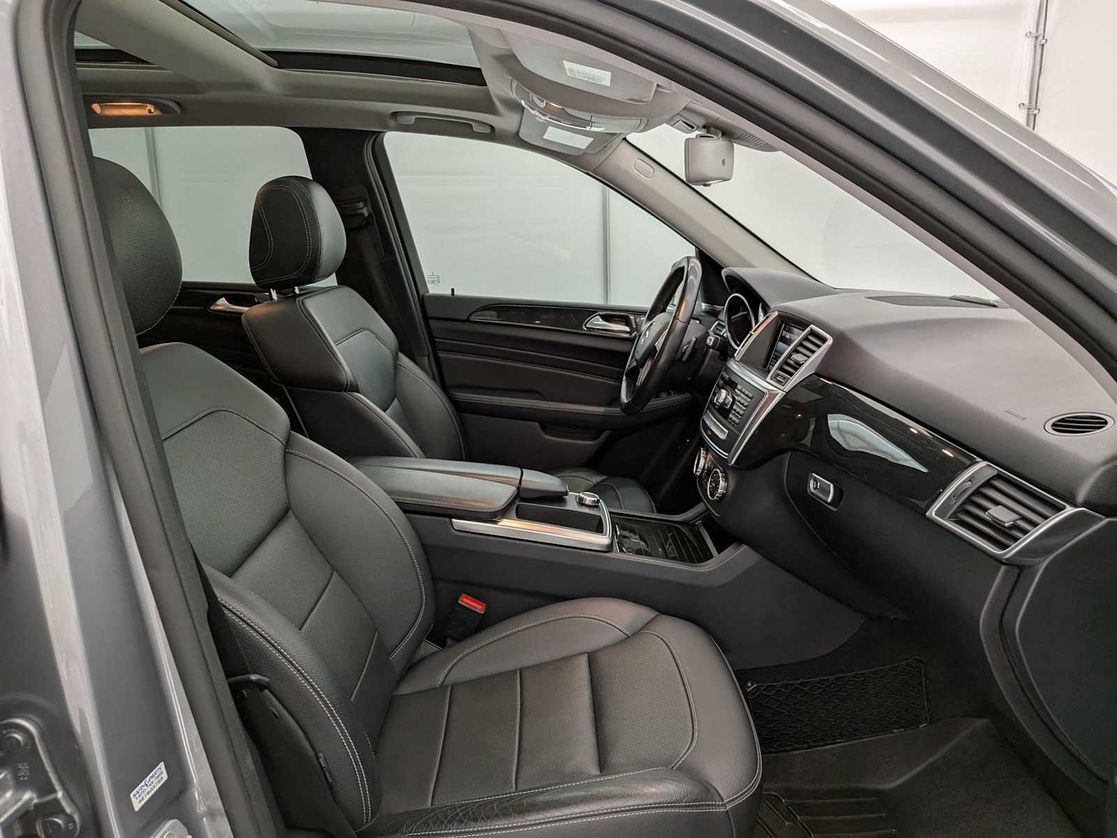 Thumbnail: 2015 Mercedes-Benz M-Class - 23