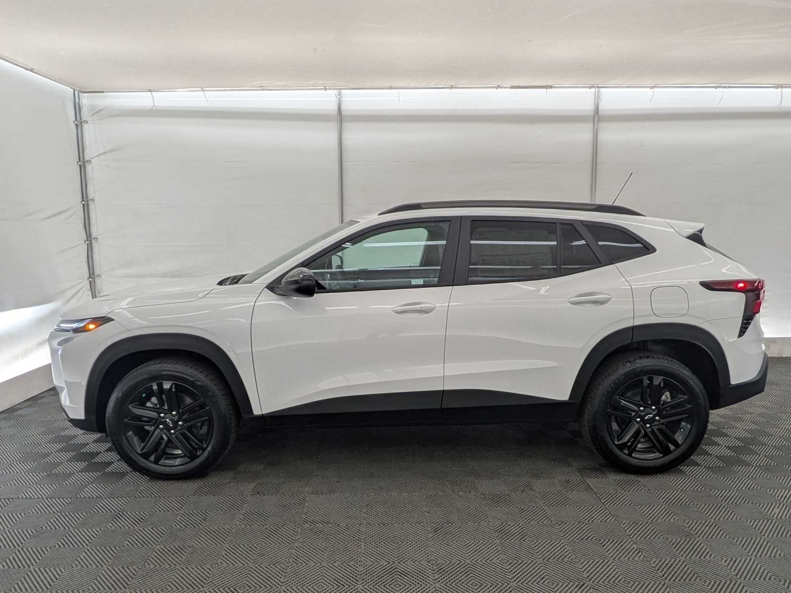 Thumbnail: 2025 Chevrolet Trax - 3