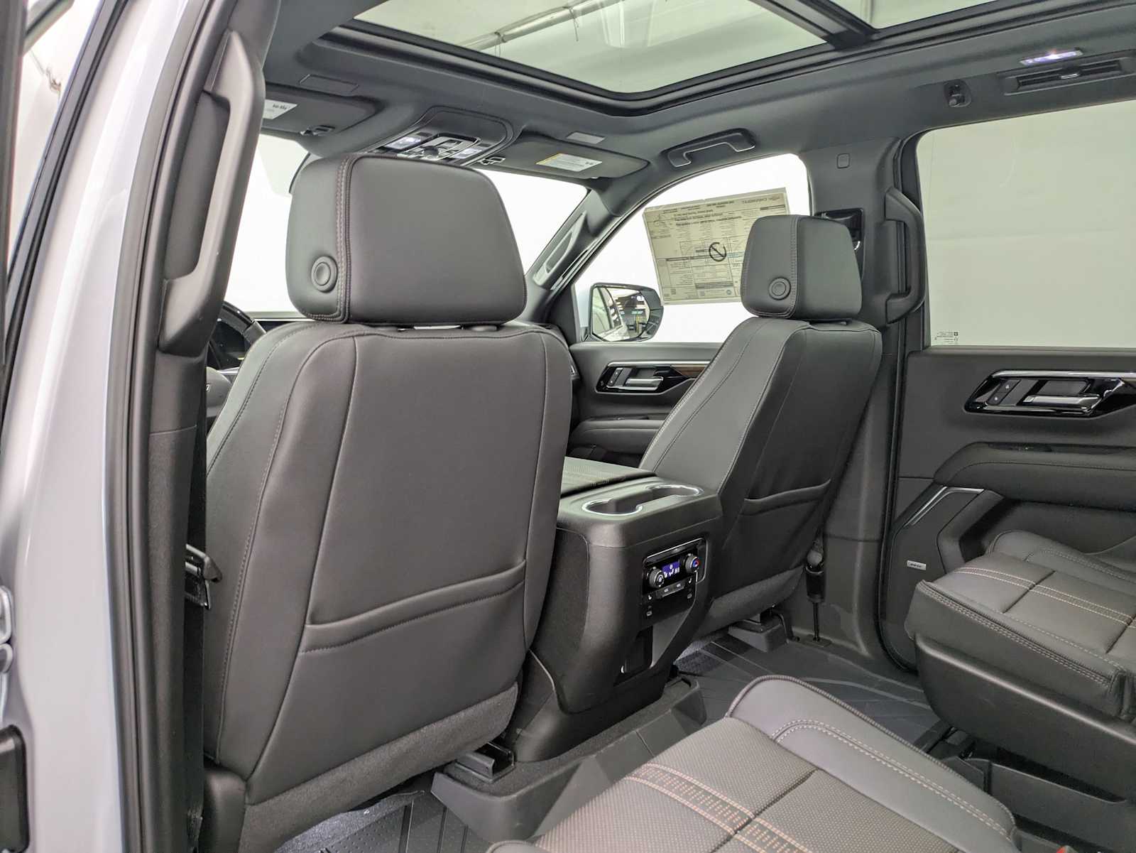 Thumbnail: 2026 Chevrolet Suburban - 19