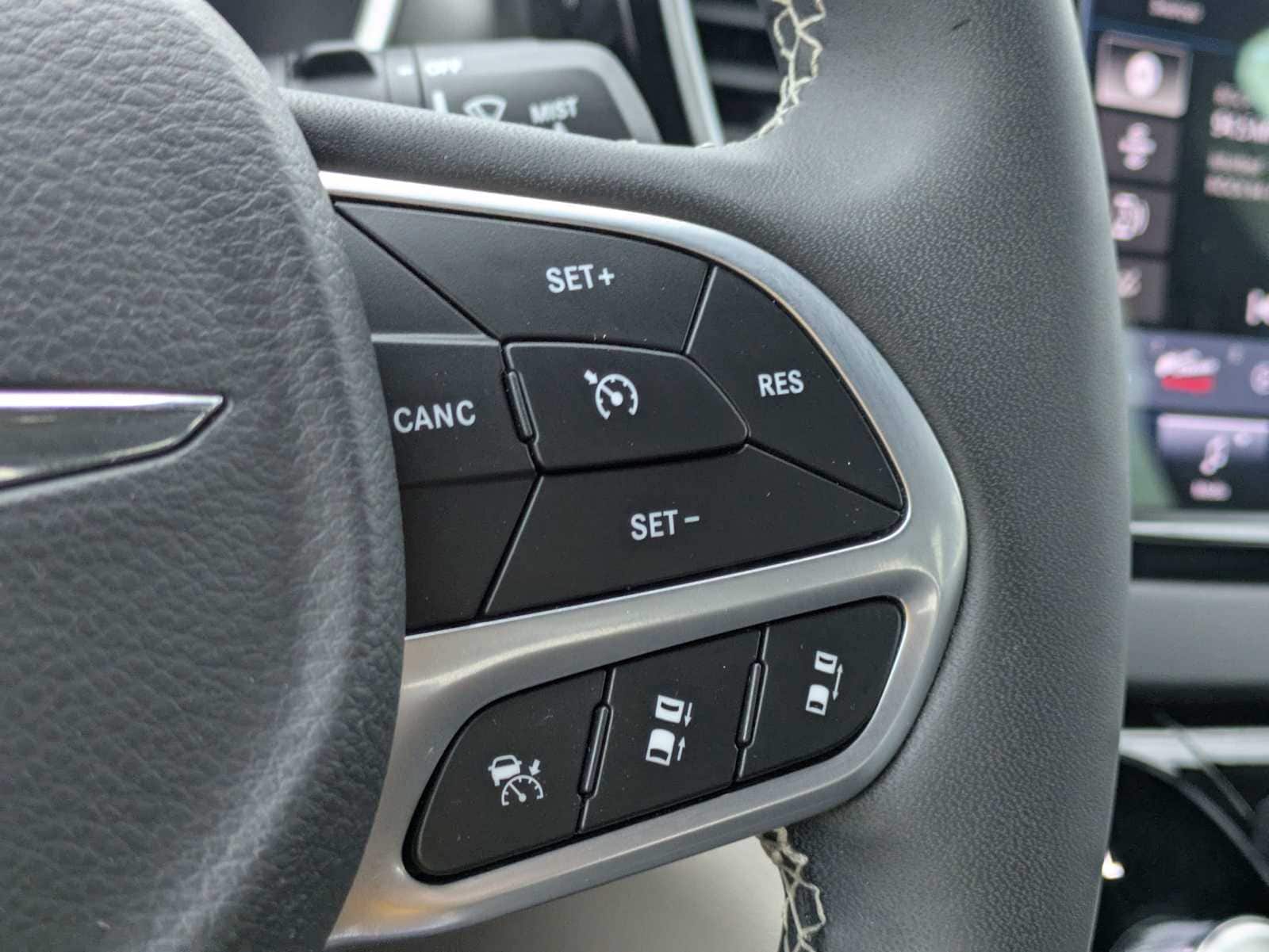 Thumbnail: 2024 Chrysler Pacifica - 24