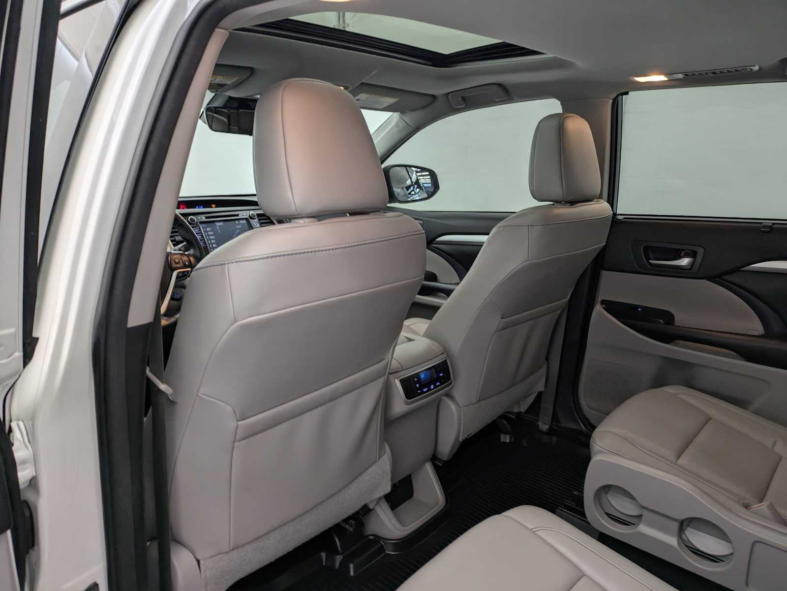 Thumbnail: 2018 Toyota Highlander - 19