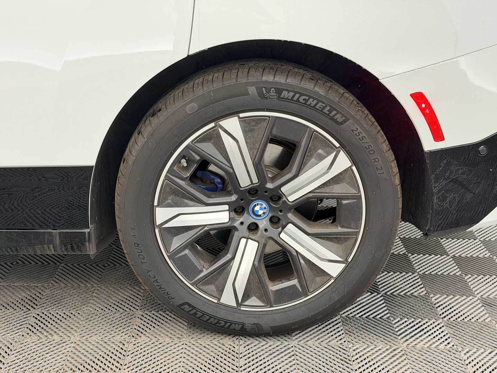 Thumbnail: 2023 BMW iX - 14