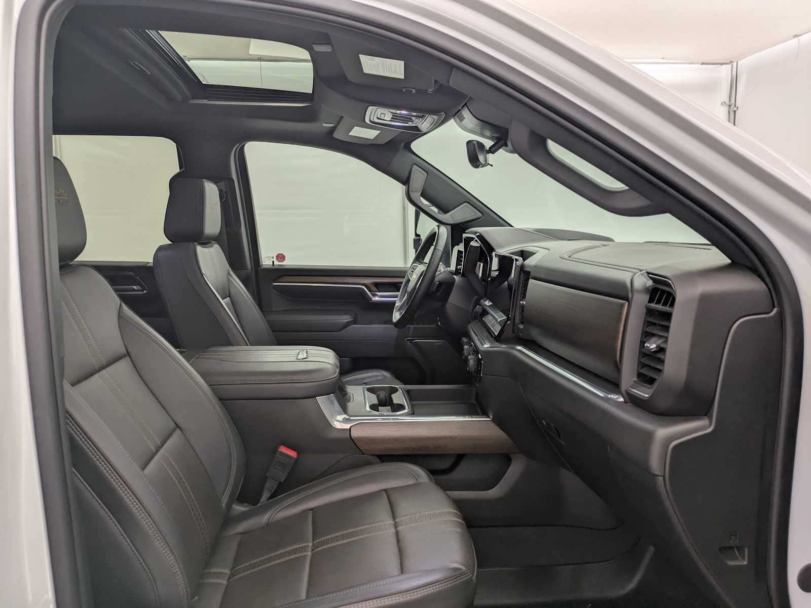 Thumbnail: 2024 Chevrolet Silverado 3500 - 25