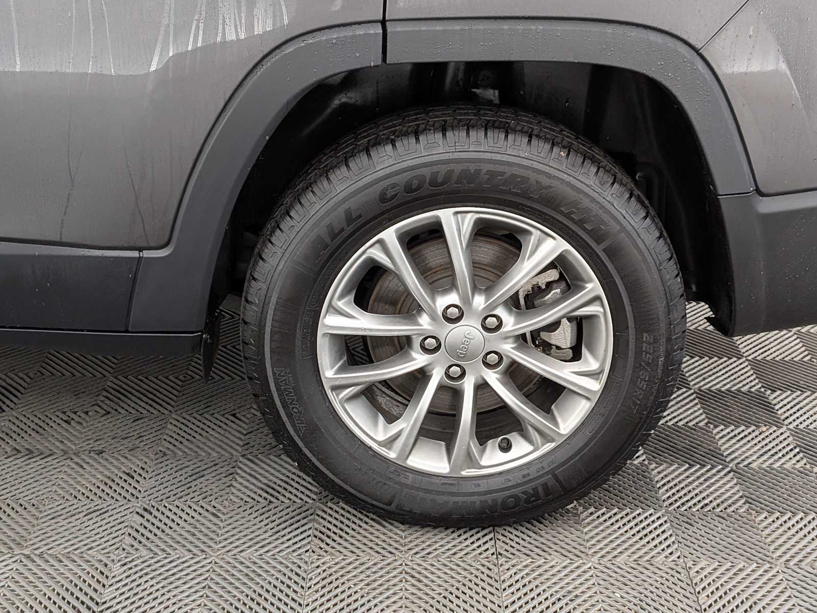 Thumbnail: 2022 Jeep Cherokee - 14