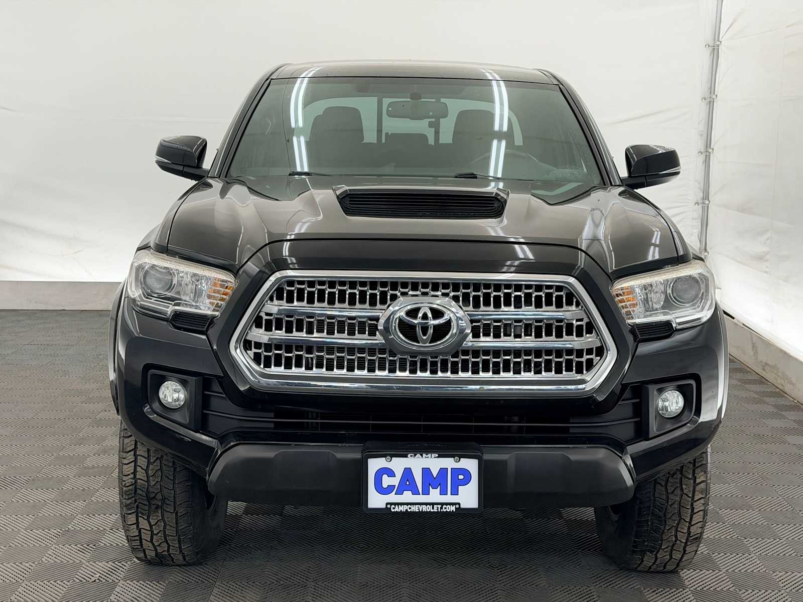Thumbnail: 2016 Toyota Tacoma - 8
