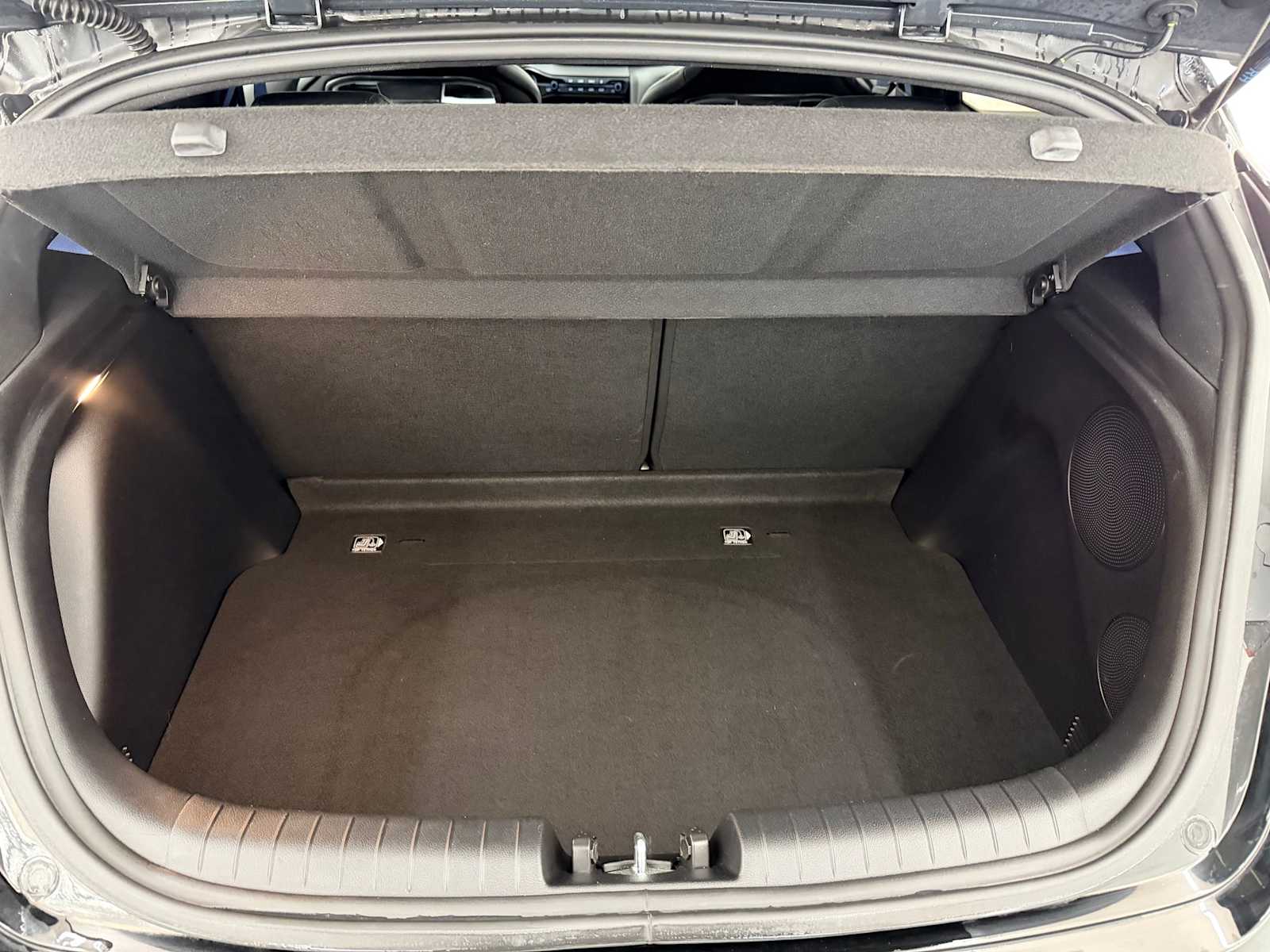 Thumbnail: 2022 Hyundai Veloster - 31