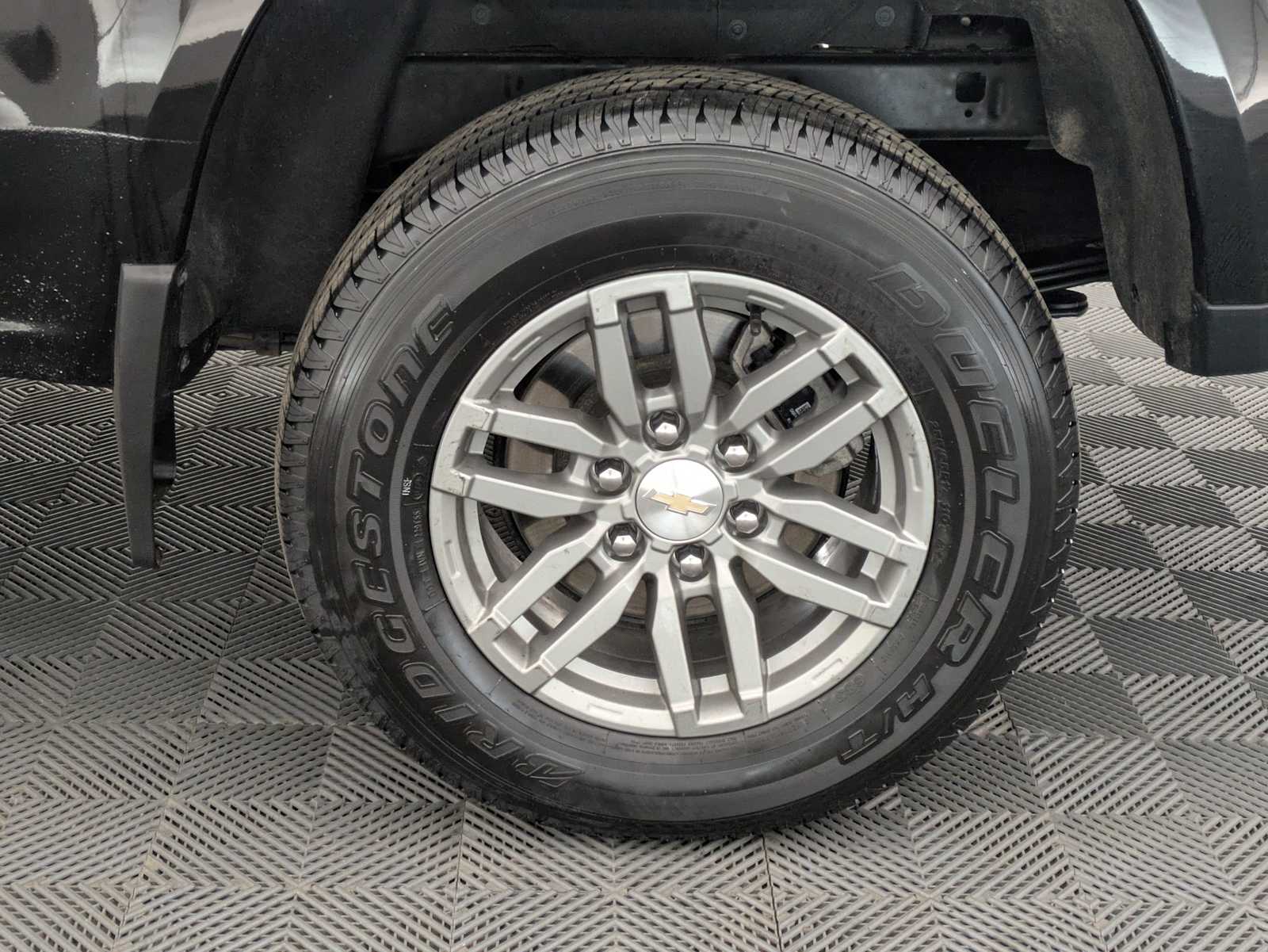 Thumbnail: 2023 Chevrolet Colorado - 16