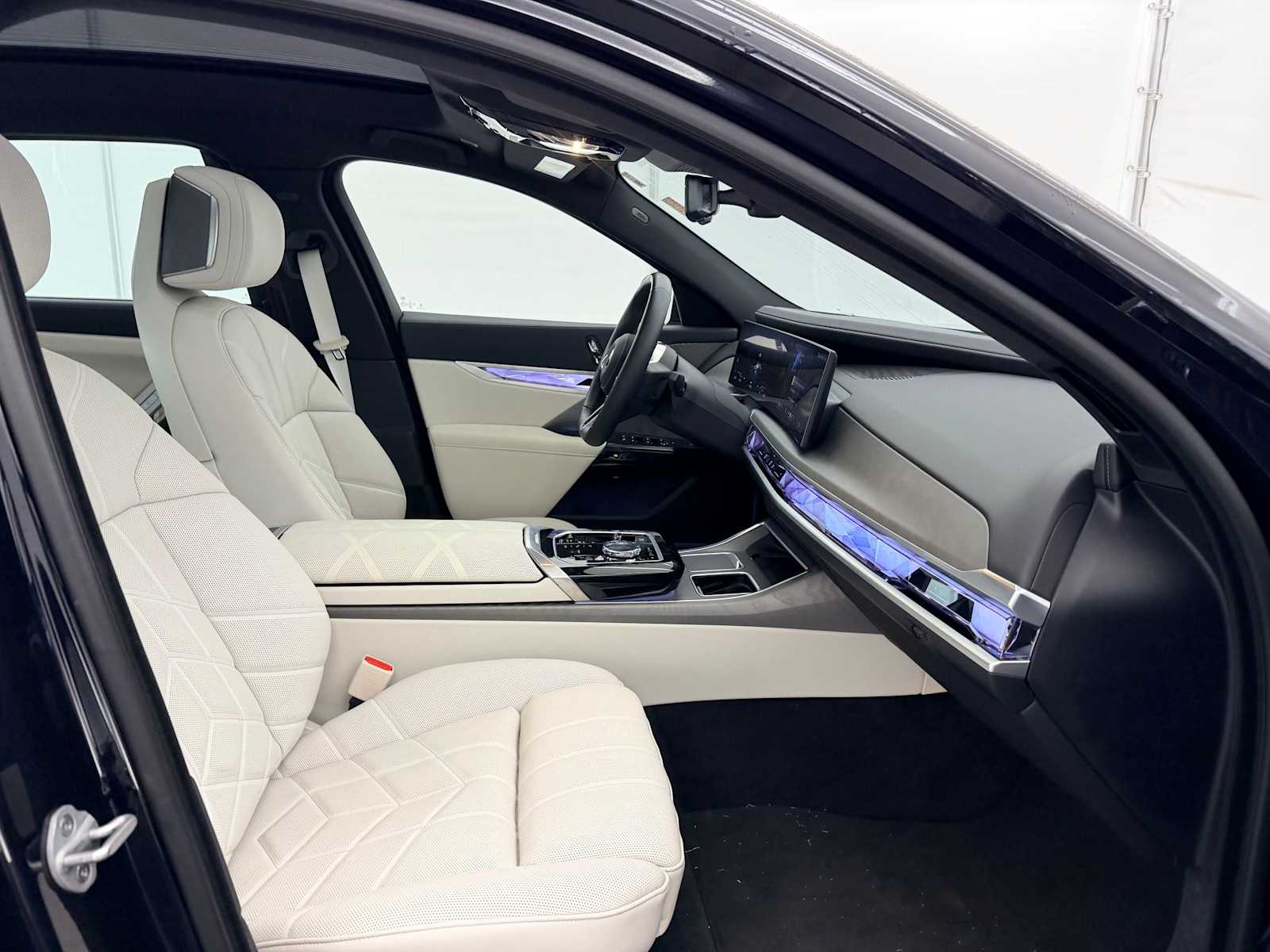 Thumbnail: 2024 BMW i7 - 22