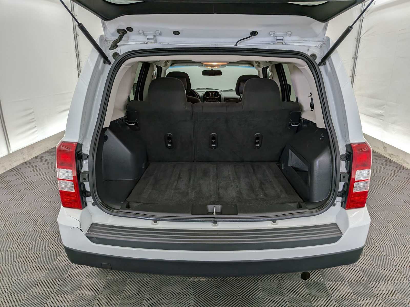Thumbnail: 2016 Jeep Patriot - 31