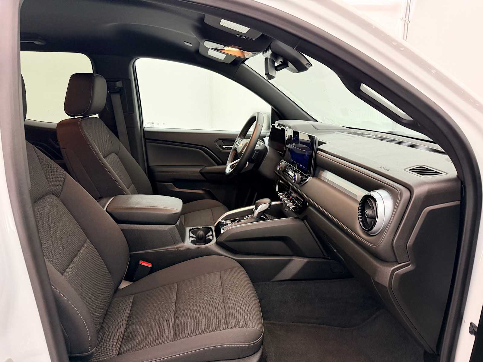 Thumbnail: 2024 Chevrolet Colorado - 22