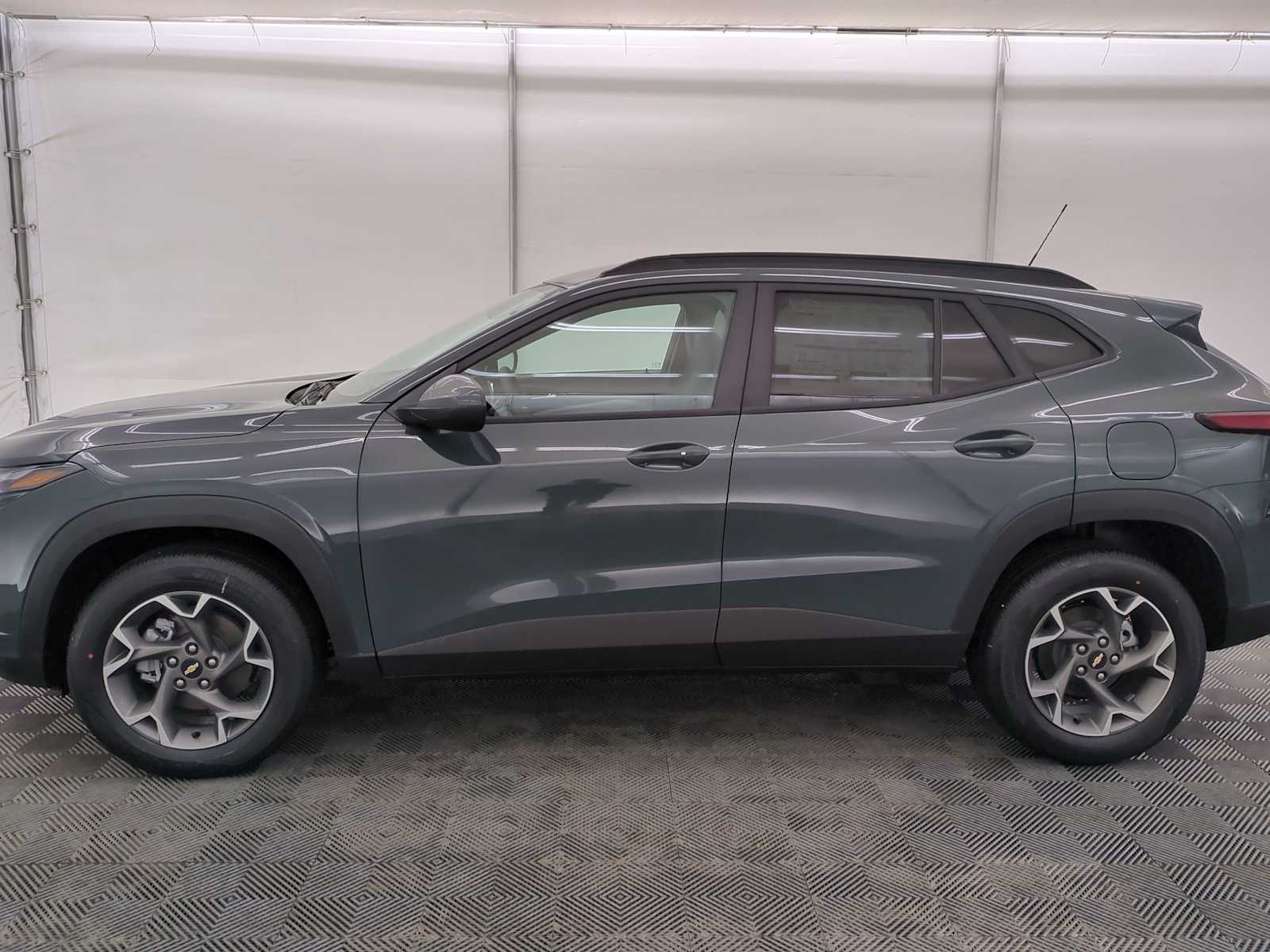 Thumbnail: 2026 Chevrolet Trax - 3