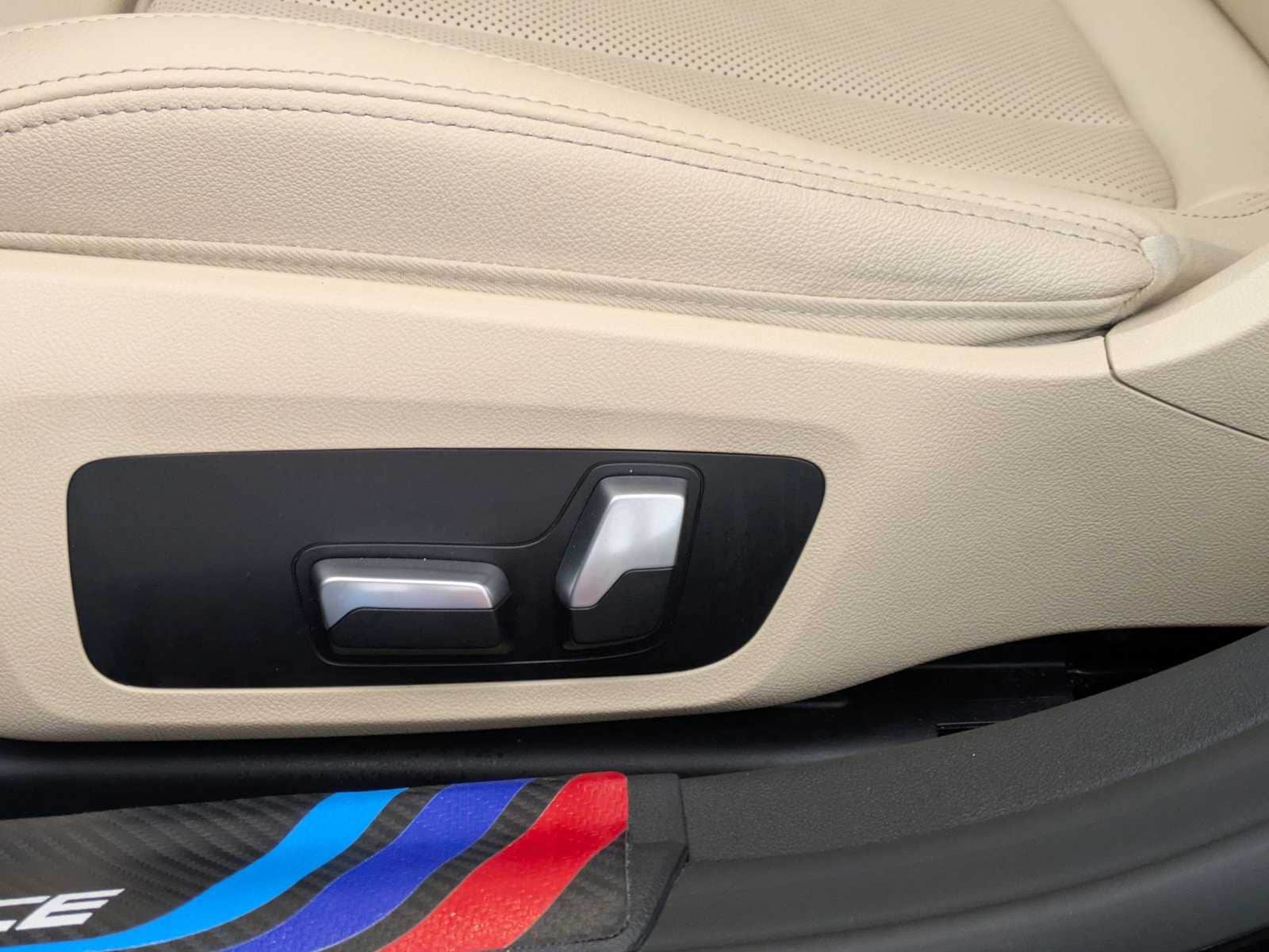 Thumbnail: 2022 BMW i4 - 18