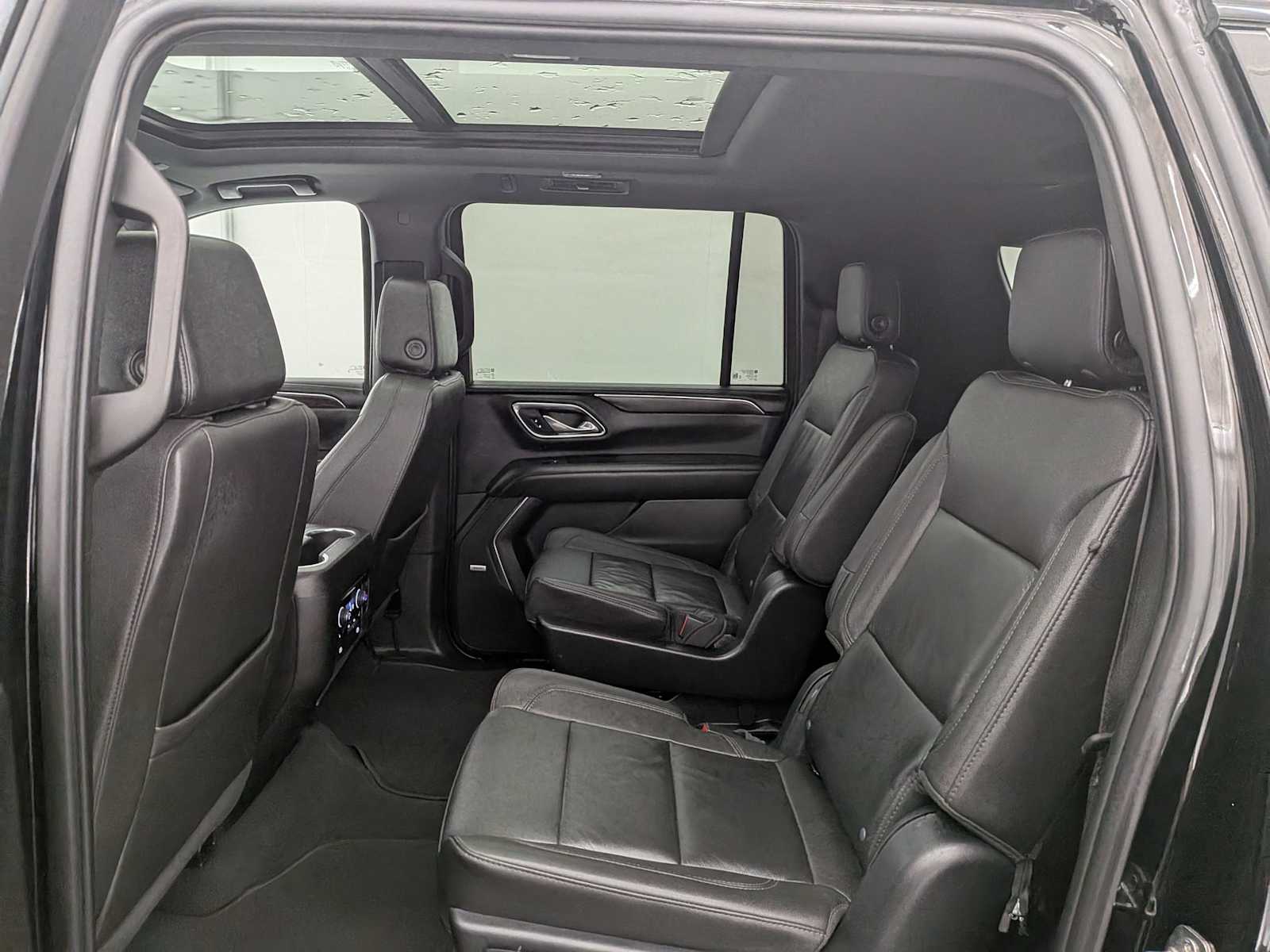 Thumbnail: 2023 Chevrolet Suburban - 21