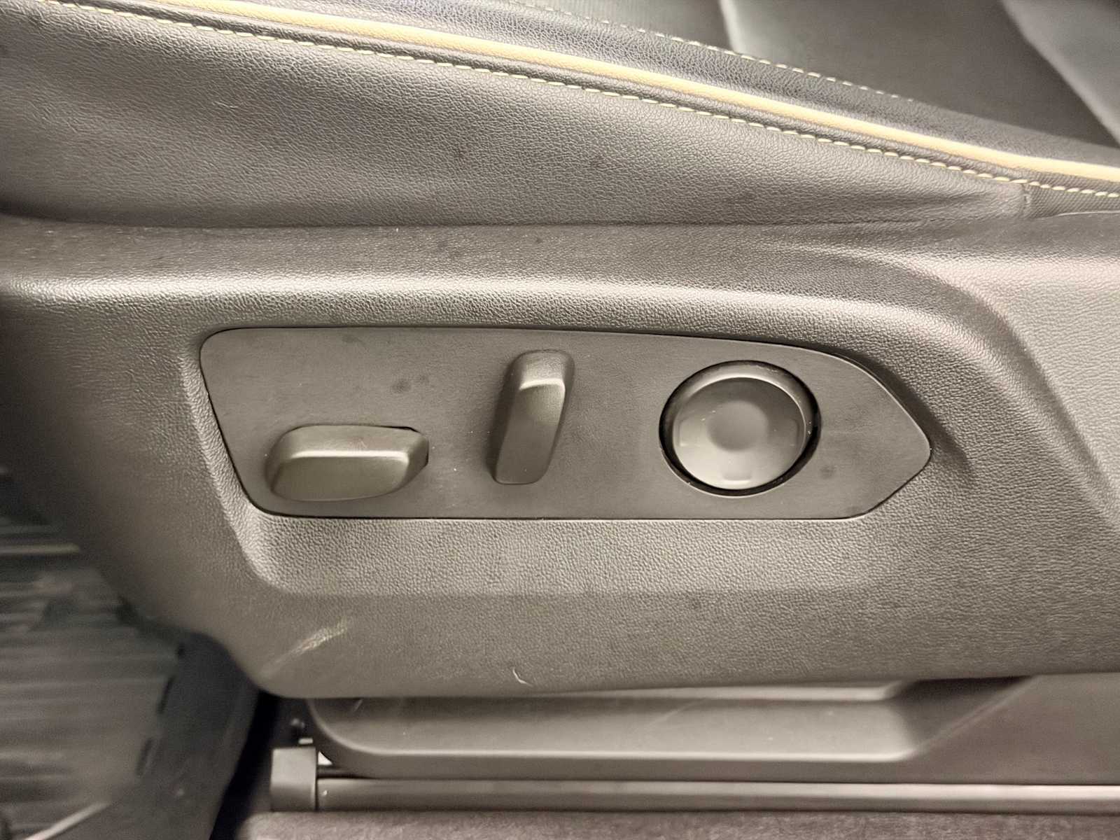 Thumbnail: 2024 GMC Yukon - 18