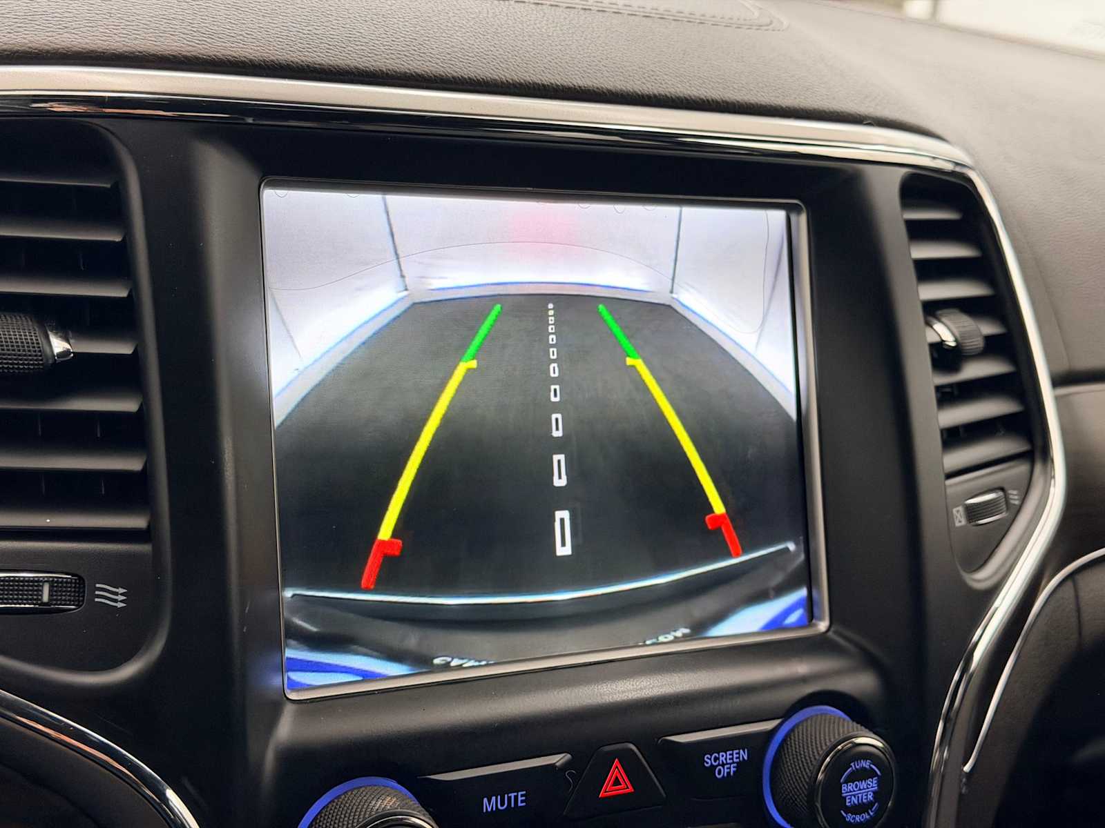 Thumbnail: 2018 Jeep Grand Cherokee - 29