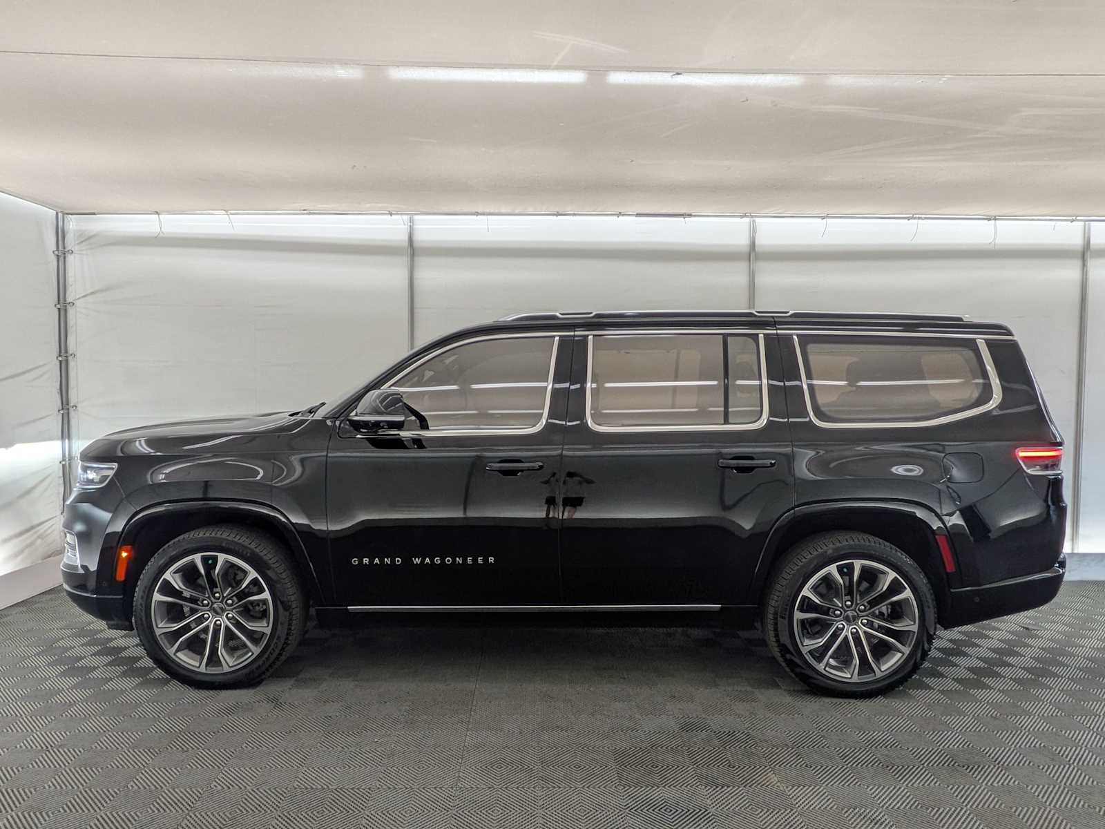 Thumbnail: 2023 Jeep Grand Wagoneer - 3