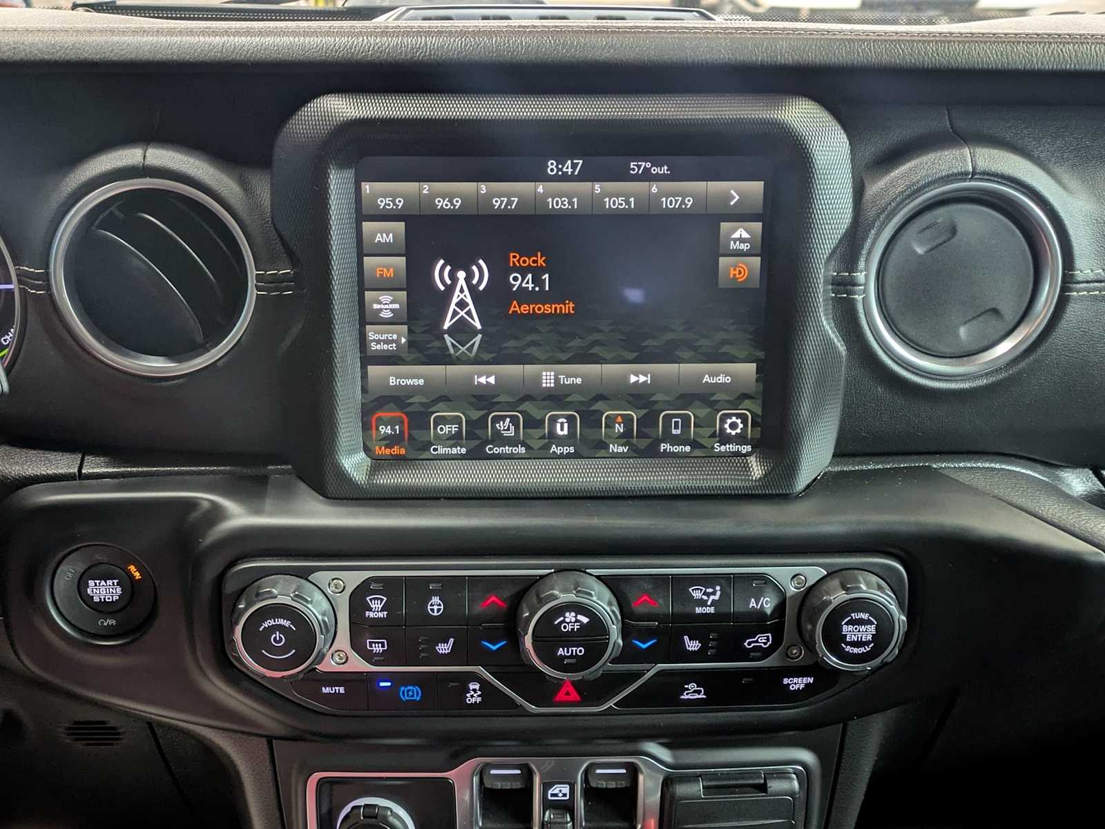 2021 Jeep Wrangler Sahara 27