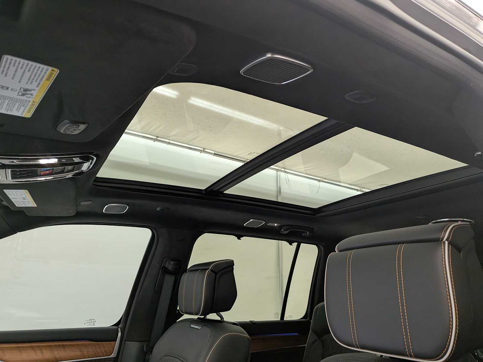 Thumbnail: 2024 Jeep Grand Wagoneer - 19