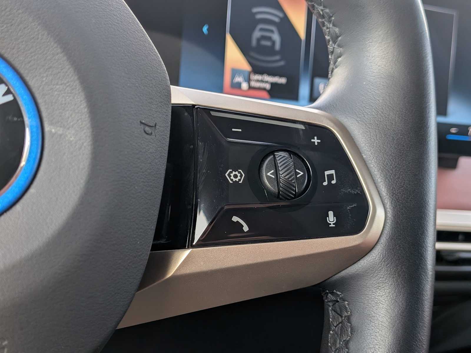 Thumbnail: 2023 BMW iX - 25