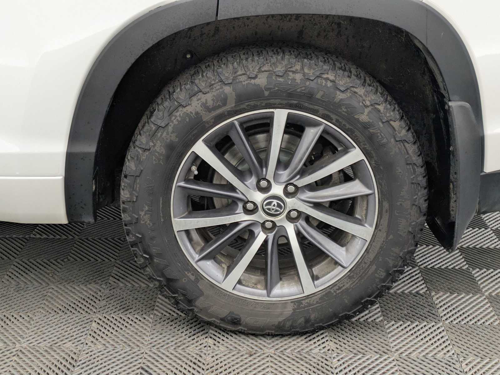 Thumbnail: 2018 Toyota Highlander - 14